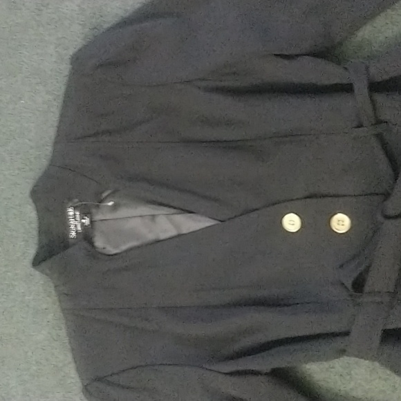 Elegant Black Blazer with Gold Buttons - Picture 7 of 8